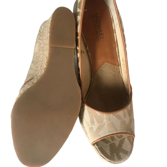Michael Kors: MK Logo printed espadrilles wedge heels. Size 8 1/2M. Pre-owned - Picture 5 of 11